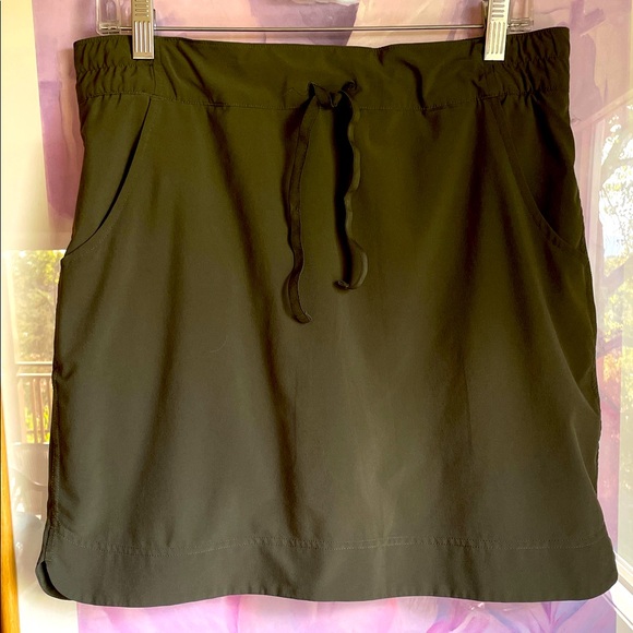 ExOfficio Lightweight Athletic Hiking Travel Skirt Army Green 4-pocket Comfy - Picture 1 of 7